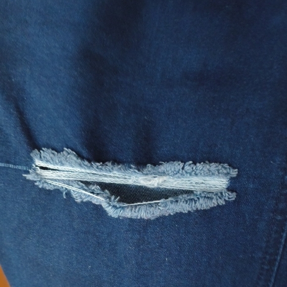 Forever 21+ Women's Dark Blue Ripped Skinny Jeans Size 14 - Picture 5 of 7